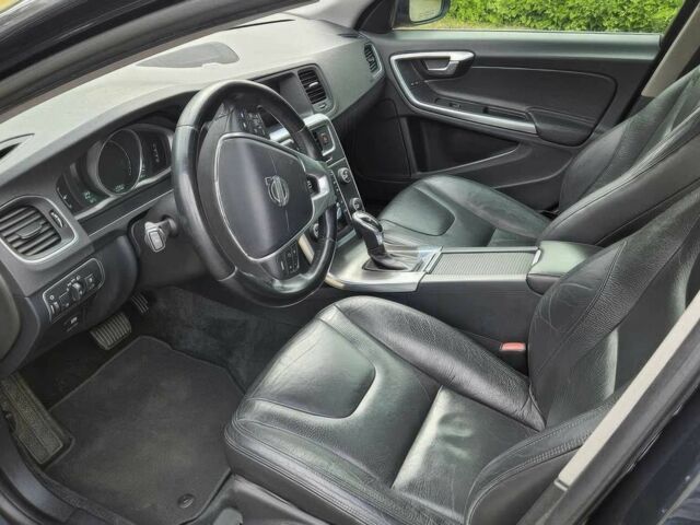 Серый Вольво С60, объемом двигателя 2.5 л и пробегом 82 тыс. км за 8700 $, фото 8 на Automoto.ua