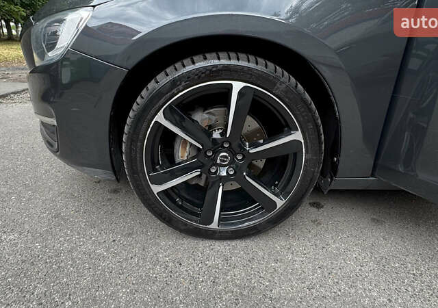 Серый Вольво С60, объемом двигателя 2.52 л и пробегом 111 тыс. км за 16000 $, фото 20 на Automoto.ua