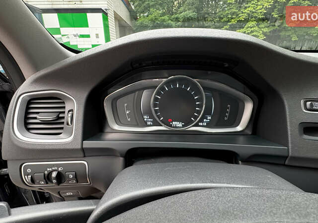 Серый Вольво С60, объемом двигателя 2.52 л и пробегом 111 тыс. км за 16000 $, фото 15 на Automoto.ua