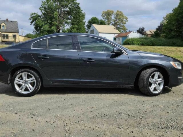 Серый Вольво С60, объемом двигателя 2.5 л и пробегом 82 тыс. км за 8700 $, фото 7 на Automoto.ua