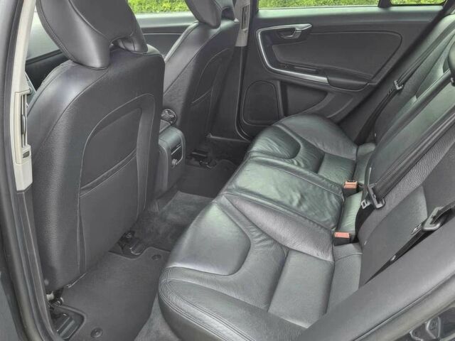 Серый Вольво С60, объемом двигателя 2.5 л и пробегом 82 тыс. км за 8700 $, фото 13 на Automoto.ua