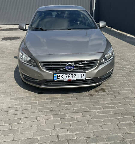 Серый Вольво С60, объемом двигателя 1.97 л и пробегом 150 тыс. км за 13300 $, фото 1 на Automoto.ua