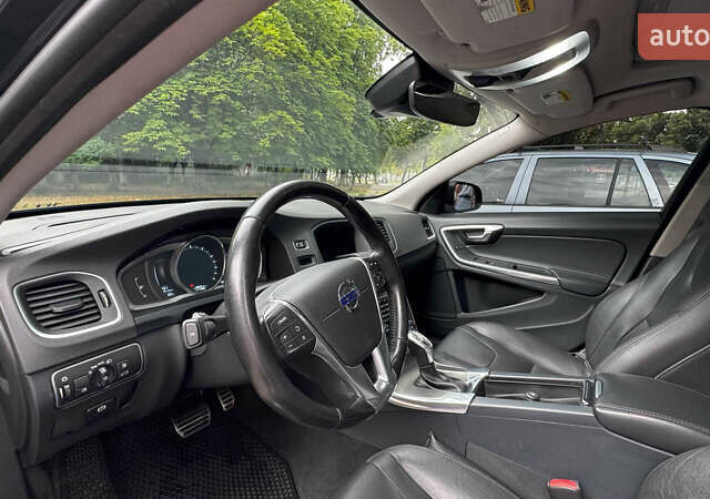 Серый Вольво С60, объемом двигателя 2.52 л и пробегом 111 тыс. км за 16000 $, фото 14 на Automoto.ua