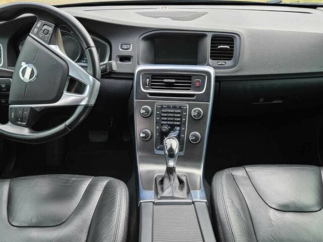 Серый Вольво С60, объемом двигателя 2.5 л и пробегом 82 тыс. км за 8700 $, фото 9 на Automoto.ua