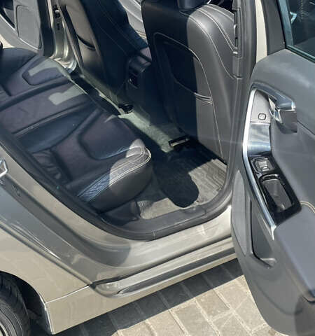 Серый Вольво С60, объемом двигателя 1.97 л и пробегом 150 тыс. км за 13300 $, фото 13 на Automoto.ua