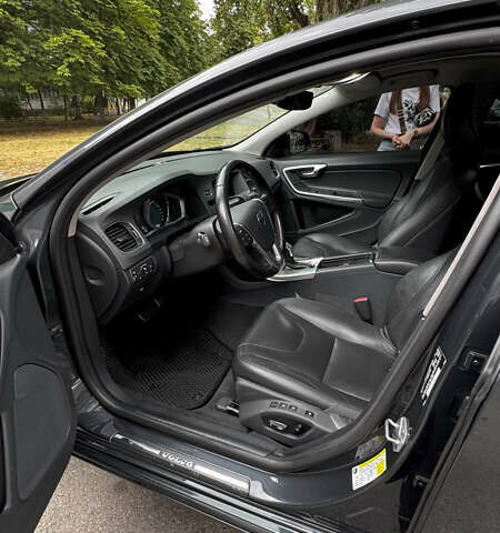 Серый Вольво С60, объемом двигателя 2.52 л и пробегом 111 тыс. км за 16000 $, фото 12 на Automoto.ua