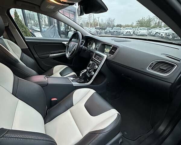 Серый Вольво С60, объемом двигателя 2.5 л и пробегом 73 тыс. км за 16500 $, фото 27 на Automoto.ua