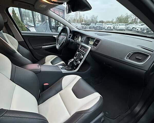 Серый Вольво С60, объемом двигателя 2.5 л и пробегом 73 тыс. км за 16500 $, фото 23 на Automoto.ua