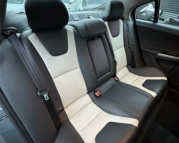 Серый Вольво С60, объемом двигателя 2.5 л и пробегом 73 тыс. км за 16500 $, фото 22 на Automoto.ua