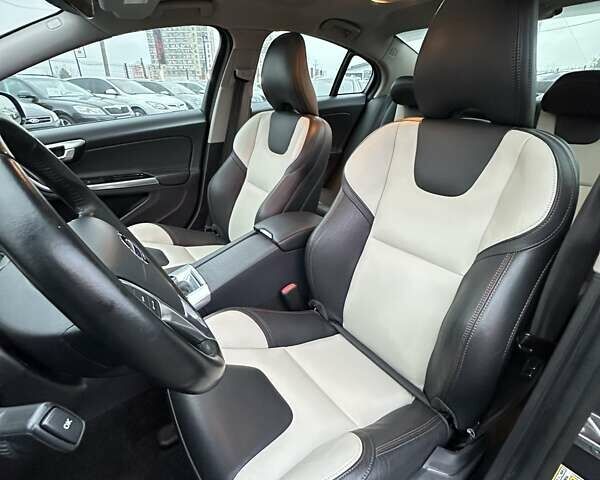 Серый Вольво С60, объемом двигателя 2.5 л и пробегом 73 тыс. км за 16500 $, фото 16 на Automoto.ua