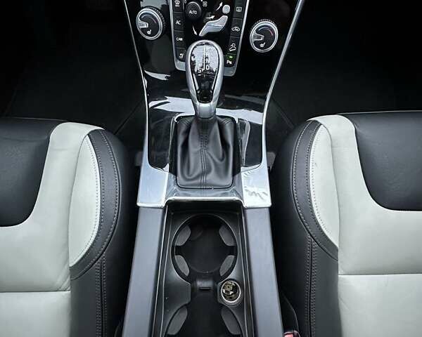 Серый Вольво С60, объемом двигателя 2.5 л и пробегом 73 тыс. км за 16500 $, фото 32 на Automoto.ua