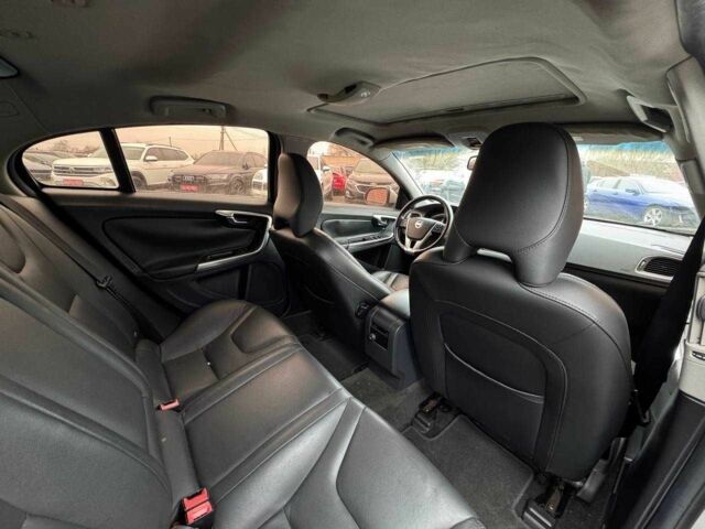 Серый Вольво С60, объемом двигателя 2 л и пробегом 170 тыс. км за 8200 $, фото 8 на Automoto.ua