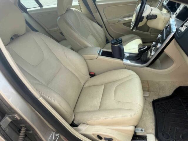 Серый Вольво С60, объемом двигателя 2 л и пробегом 71 тыс. км за 1500 $, фото 7 на Automoto.ua