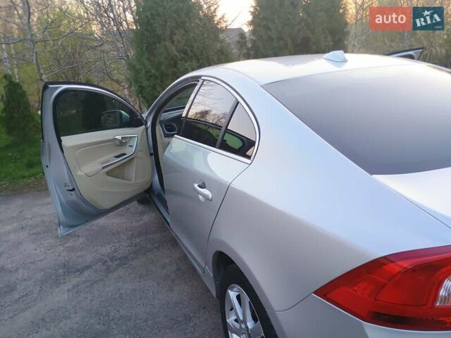 Серый Вольво С60, объемом двигателя 1.97 л и пробегом 255 тыс. км за 12300 $, фото 4 на Automoto.ua