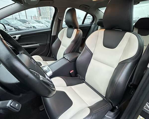 Серый Вольво С60, объемом двигателя 2.5 л и пробегом 73 тыс. км за 16500 $, фото 23 на Automoto.ua