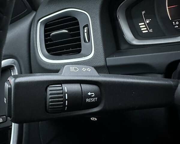 Серый Вольво С60, объемом двигателя 2.5 л и пробегом 73 тыс. км за 16500 $, фото 39 на Automoto.ua