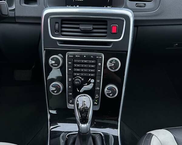 Серый Вольво С60, объемом двигателя 2.5 л и пробегом 73 тыс. км за 16500 $, фото 35 на Automoto.ua