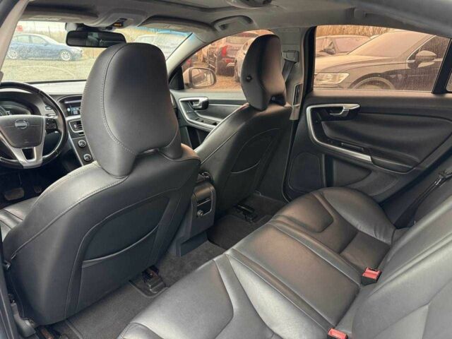 Серый Вольво С60, объемом двигателя 2 л и пробегом 170 тыс. км за 8200 $, фото 5 на Automoto.ua