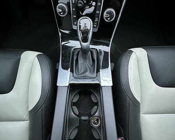 Серый Вольво С60, объемом двигателя 2.5 л и пробегом 73 тыс. км за 16500 $, фото 29 на Automoto.ua