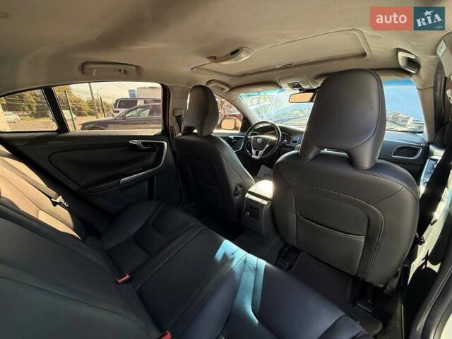 Серый Вольво С60, объемом двигателя 2 л и пробегом 208 тыс. км за 8600 $, фото 6 на Automoto.ua