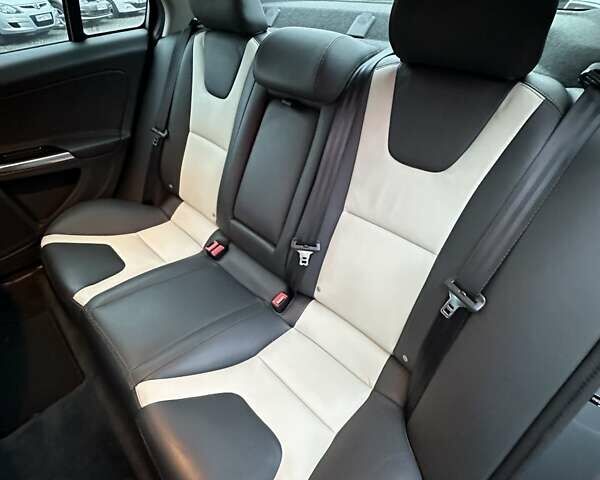 Серый Вольво С60, объемом двигателя 2.5 л и пробегом 73 тыс. км за 16500 $, фото 16 на Automoto.ua