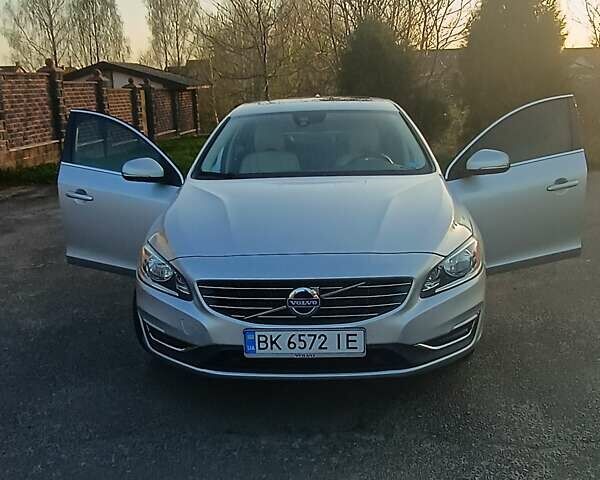 Серый Вольво С60, объемом двигателя 1.97 л и пробегом 255 тыс. км за 12300 $, фото 3 на Automoto.ua