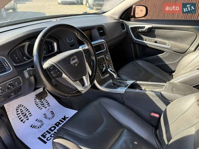 Серый Вольво С60, объемом двигателя 2 л и пробегом 206 тыс. км за 9200 $, фото 4 на Automoto.ua