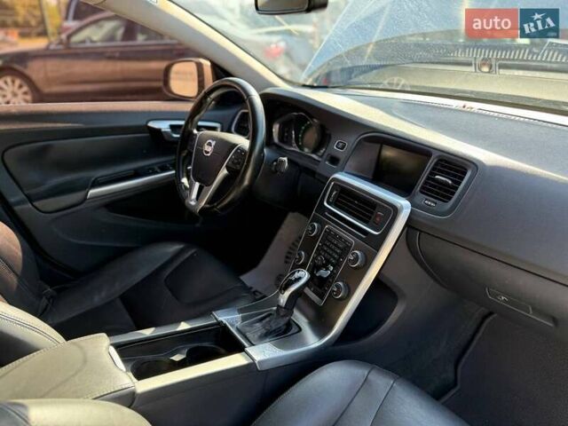 Серый Вольво С60, объемом двигателя 2 л и пробегом 208 тыс. км за 8600 $, фото 5 на Automoto.ua