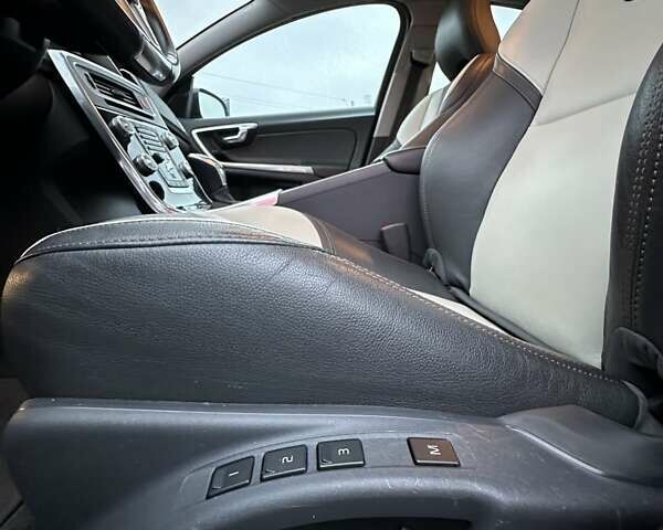 Серый Вольво С60, объемом двигателя 2.5 л и пробегом 73 тыс. км за 16500 $, фото 28 на Automoto.ua