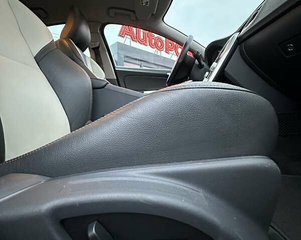 Серый Вольво С60, объемом двигателя 2.5 л и пробегом 73 тыс. км за 16500 $, фото 21 на Automoto.ua