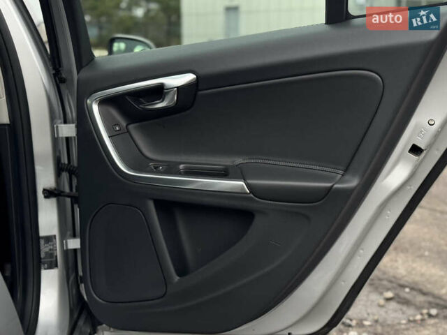 Сірий Вольво С60, об'ємом двигуна 2 л та пробігом 183 тис. км за 14600 $, фото 44 на Automoto.ua