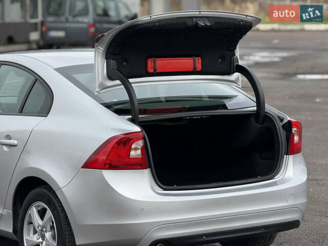 Сірий Вольво С60, об'ємом двигуна 2 л та пробігом 183 тис. км за 14600 $, фото 40 на Automoto.ua