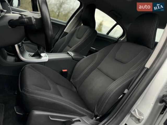 Сірий Вольво С60, об'ємом двигуна 2 л та пробігом 183 тис. км за 14600 $, фото 33 на Automoto.ua