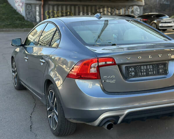 Серый Вольво С60, объемом двигателя 2 л и пробегом 199 тыс. км за 13400 $, фото 7 на Automoto.ua