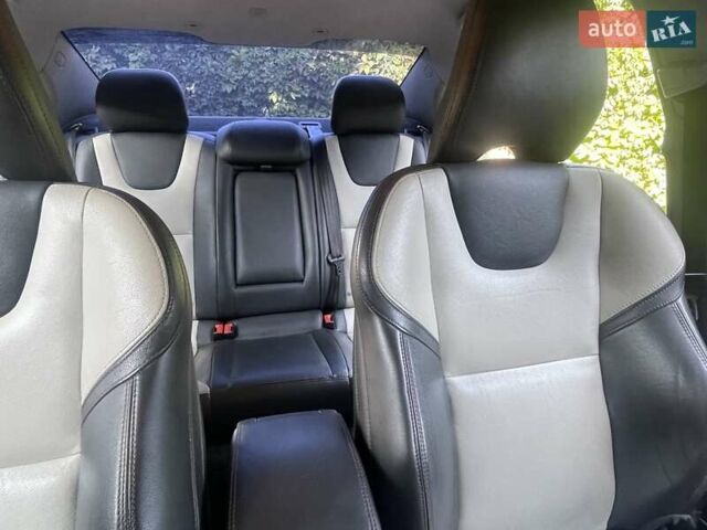 Серый Вольво С60, объемом двигателя 2.4 л и пробегом 229 тыс. км за 17500 $, фото 10 на Automoto.ua