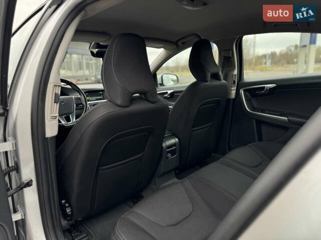 Сірий Вольво С60, об'ємом двигуна 2 л та пробігом 183 тис. км за 14600 $, фото 38 на Automoto.ua