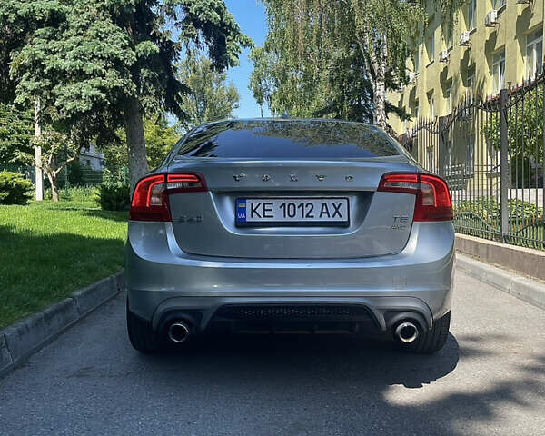 Сірий Вольво С60, об'ємом двигуна 2 л та пробігом 197 тис. км за 12200 $, фото 1 на Automoto.ua