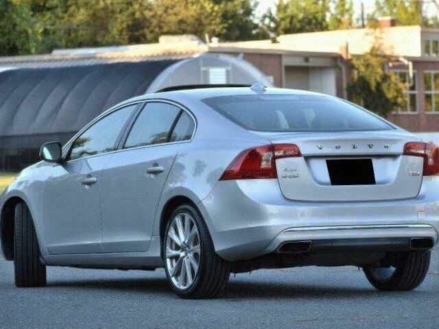 Сірий Вольво С60, об'ємом двигуна 2 л та пробігом 110 тис. км за 2450 $, фото 4 на Automoto.ua