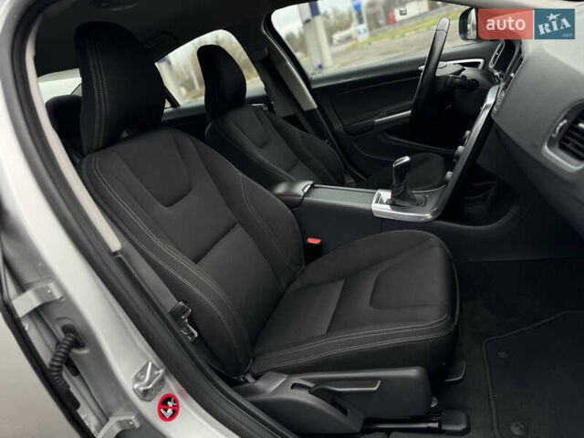 Сірий Вольво С60, об'ємом двигуна 2 л та пробігом 183 тис. км за 14600 $, фото 49 на Automoto.ua