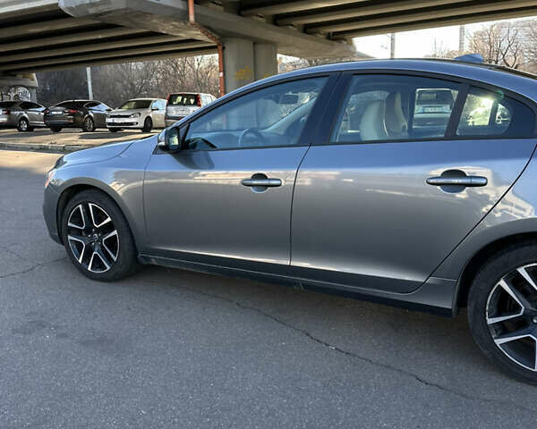 Серый Вольво С60, объемом двигателя 2 л и пробегом 199 тыс. км за 13400 $, фото 3 на Automoto.ua