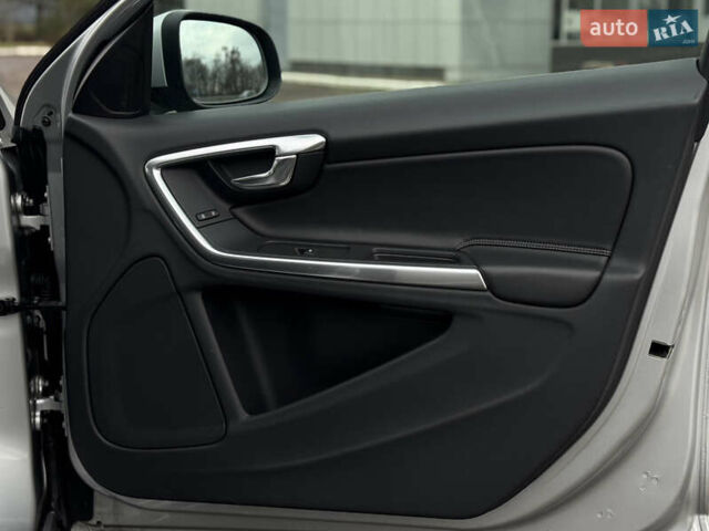 Сірий Вольво С60, об'ємом двигуна 2 л та пробігом 183 тис. км за 14600 $, фото 47 на Automoto.ua