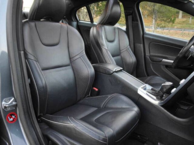 Серый Вольво С60, объемом двигателя 2 л и пробегом 75 тыс. км за 17700 $, фото 7 на Automoto.ua