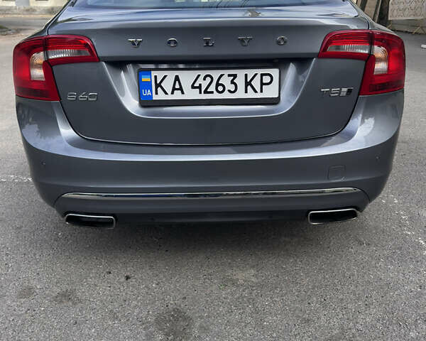 Серый Вольво С60, объемом двигателя 2.52 л и пробегом 125 тыс. км за 14000 $, фото 2 на Automoto.ua