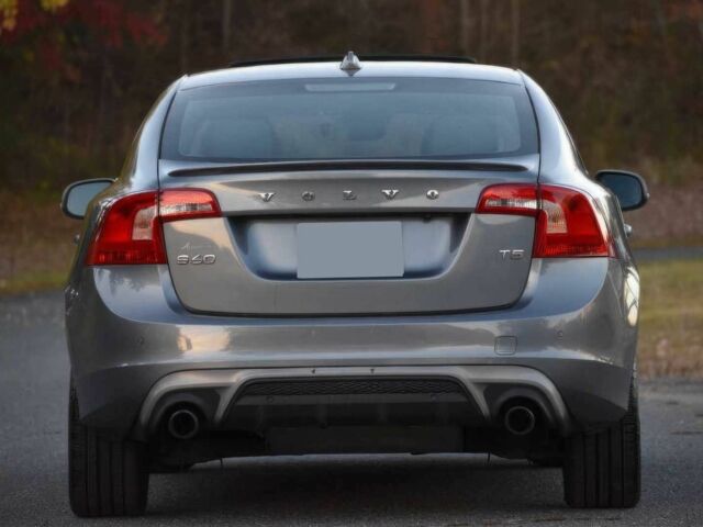 Серый Вольво С60, объемом двигателя 2 л и пробегом 75 тыс. км за 17700 $, фото 4 на Automoto.ua