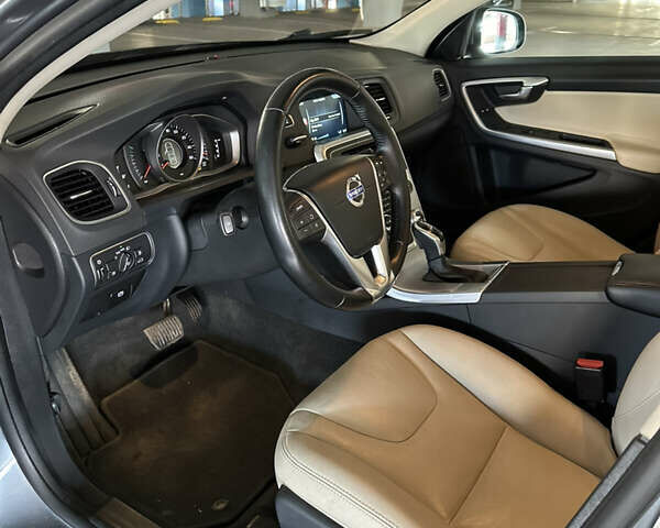 Серый Вольво С60, объемом двигателя 2 л и пробегом 199 тыс. км за 13400 $, фото 15 на Automoto.ua