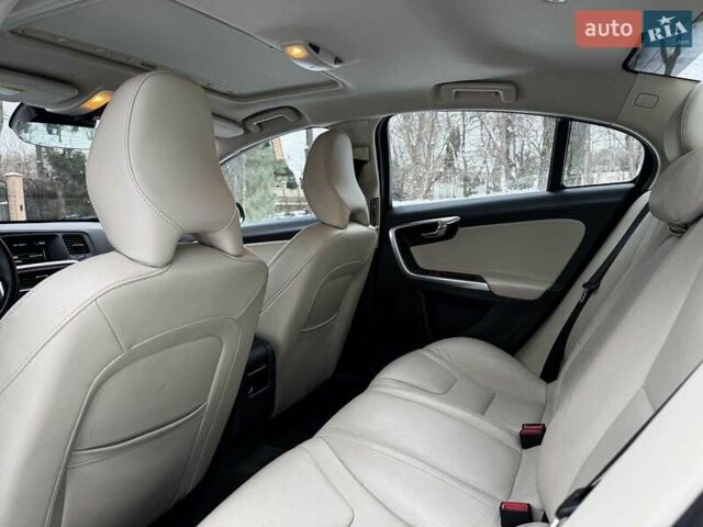 Сірий Вольво С60, об'ємом двигуна 2 л та пробігом 199 тис. км за 13890 $, фото 20 на Automoto.ua