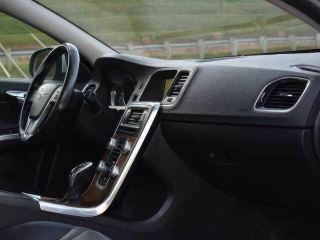 Сірий Вольво С60, об'ємом двигуна 2 л та пробігом 110 тис. км за 2450 $, фото 9 на Automoto.ua