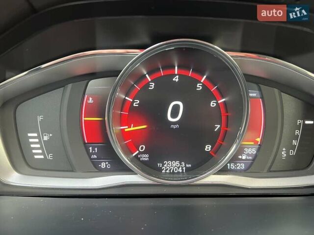 Серый Вольво С60, объемом двигателя 2 л и пробегом 225 тыс. км за 10700 $, фото 5 на Automoto.ua