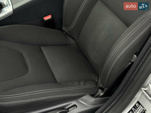 Сірий Вольво С60, об'ємом двигуна 2 л та пробігом 183 тис. км за 14600 $, фото 34 на Automoto.ua