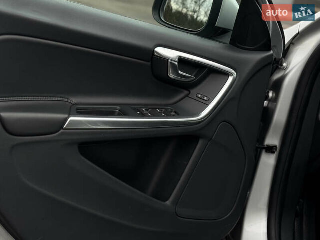 Сірий Вольво С60, об'ємом двигуна 2 л та пробігом 183 тис. км за 14600 $, фото 30 на Automoto.ua